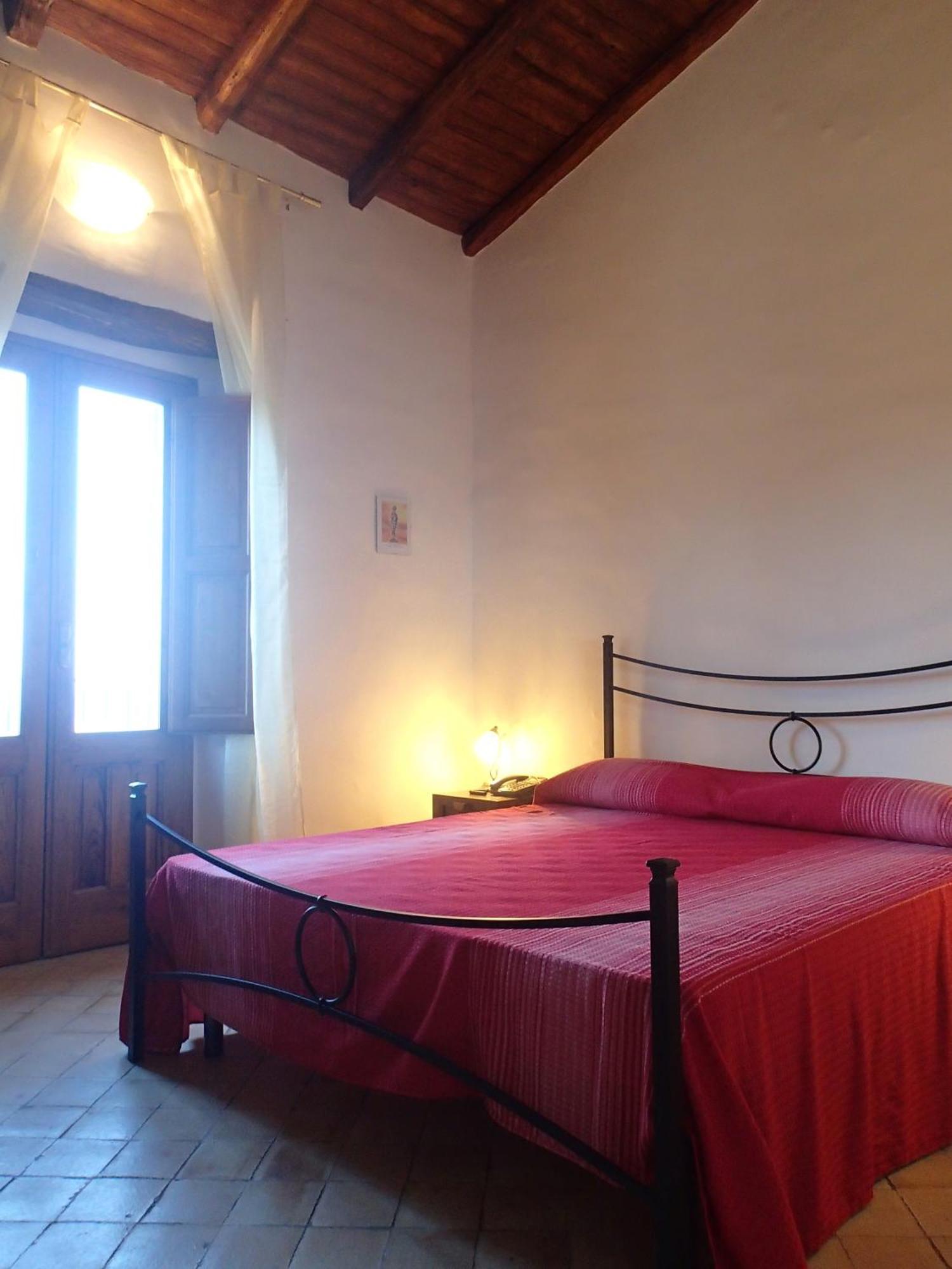 Hostal Patitiri Santa Teresa Di Riva Habitación foto