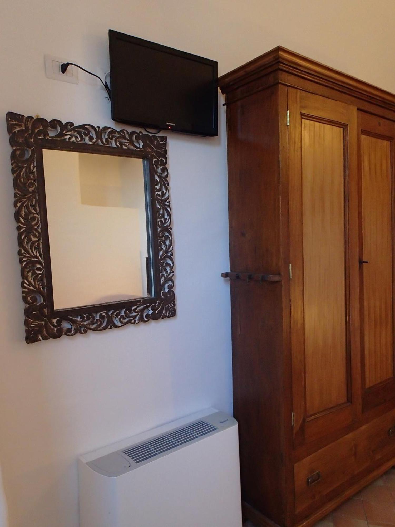 Hostal Patitiri Santa Teresa Di Riva Habitación foto