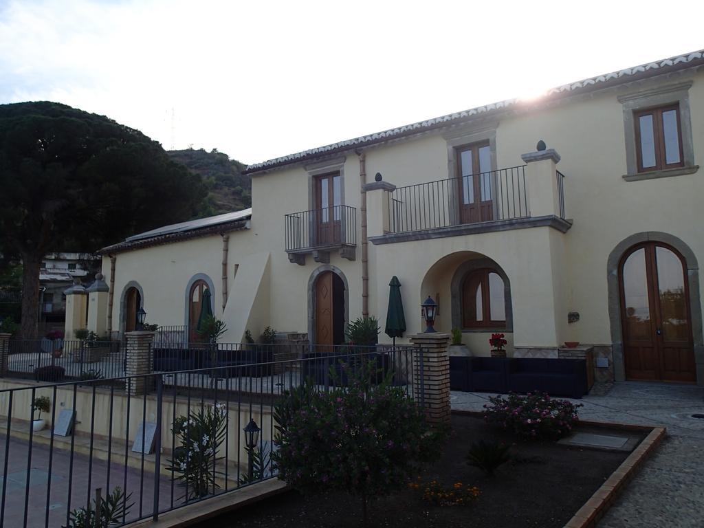 Hostal Patitiri Santa Teresa Di Riva Exterior foto