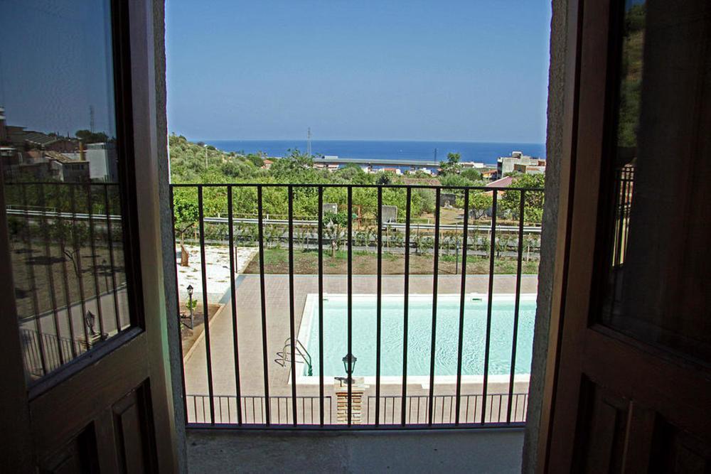 Hostal Patitiri Santa Teresa Di Riva Exterior foto