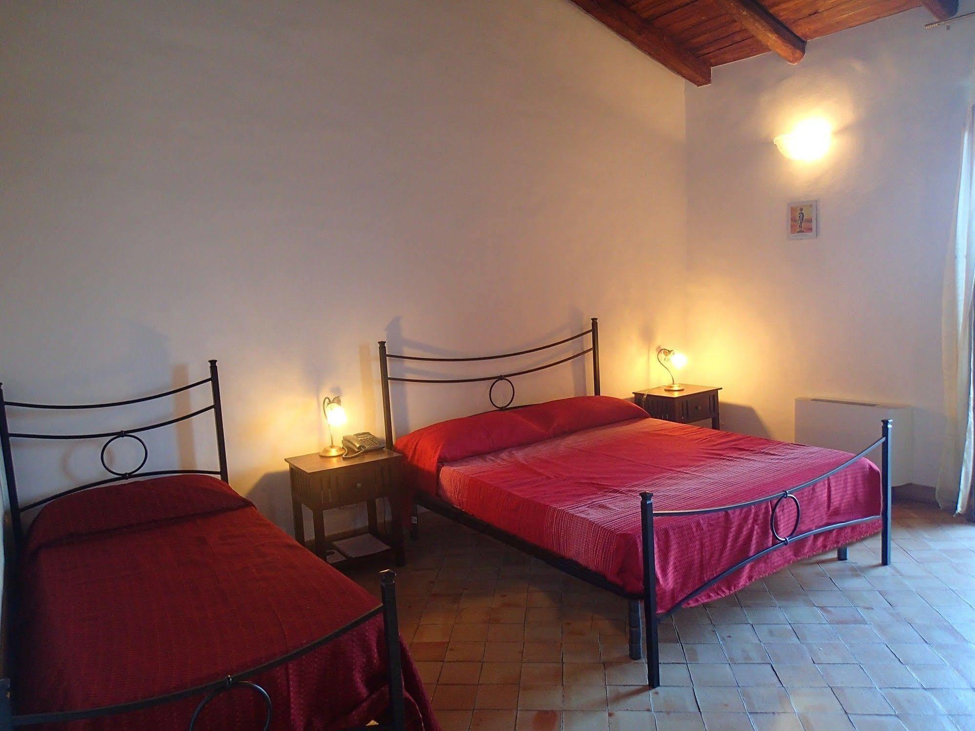 Hostal Patitiri Santa Teresa Di Riva Exterior foto