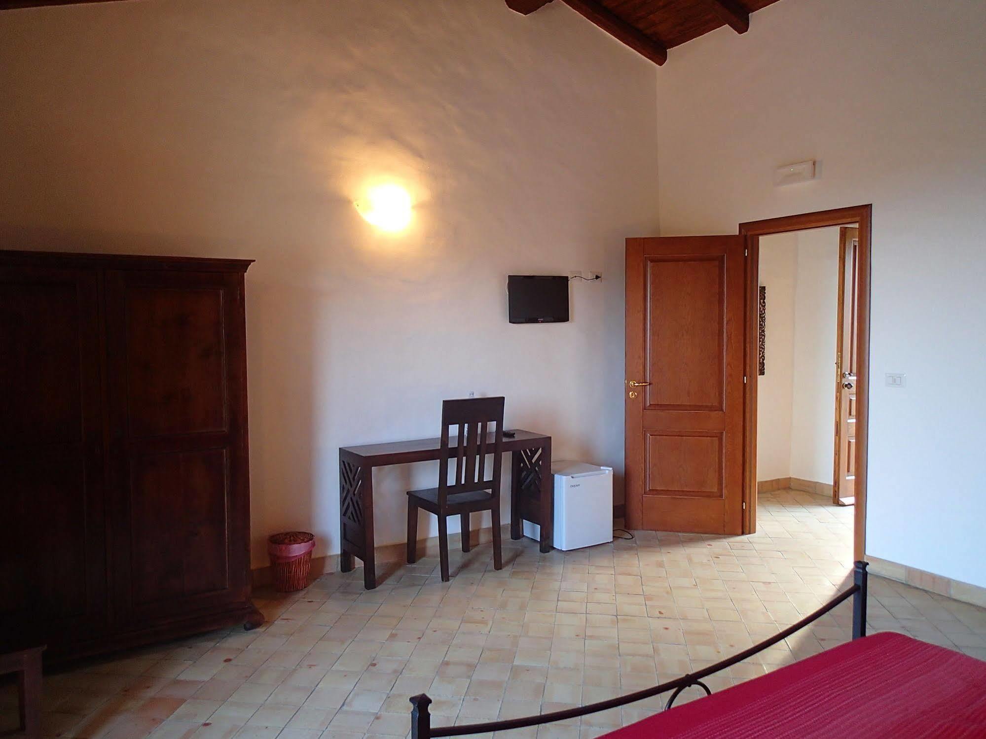 Hostal Patitiri Santa Teresa Di Riva Exterior foto