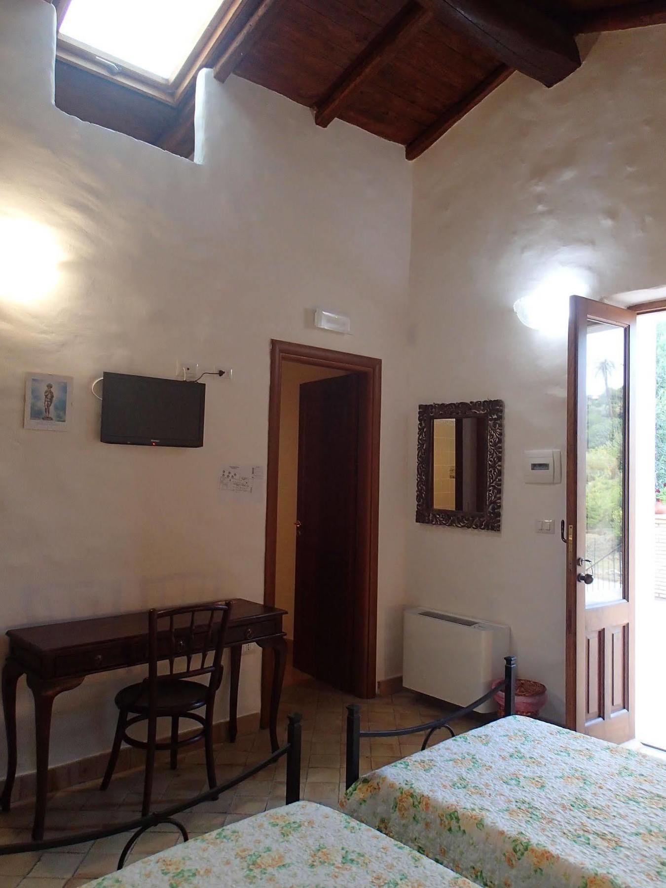 Hostal Patitiri Santa Teresa Di Riva Exterior foto
